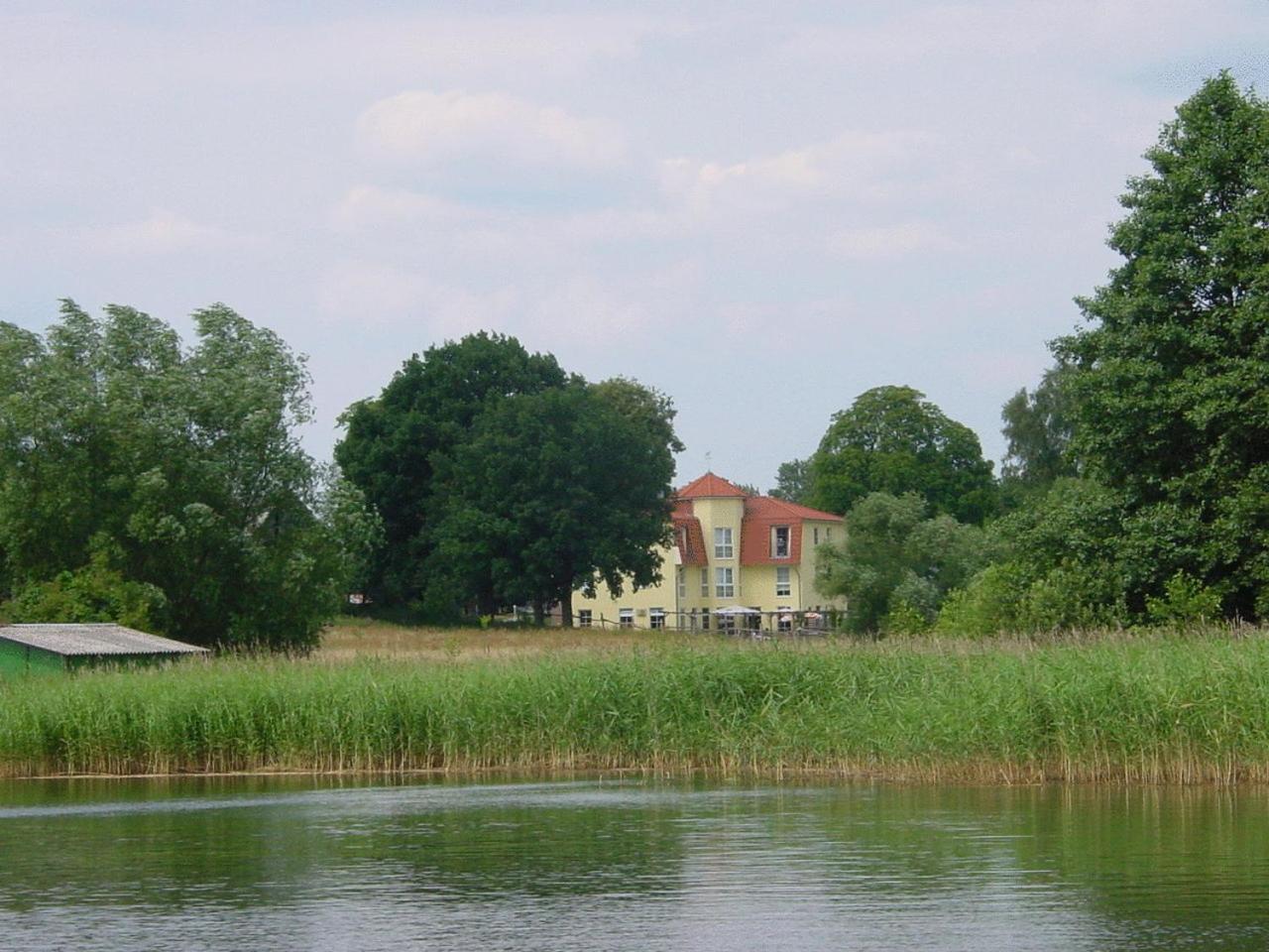 Landhotel Am Peetscher See Mirow Exterior foto